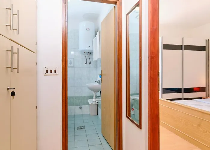 Apartman Apartments With Parking Space Cunski, Losinj - 7867